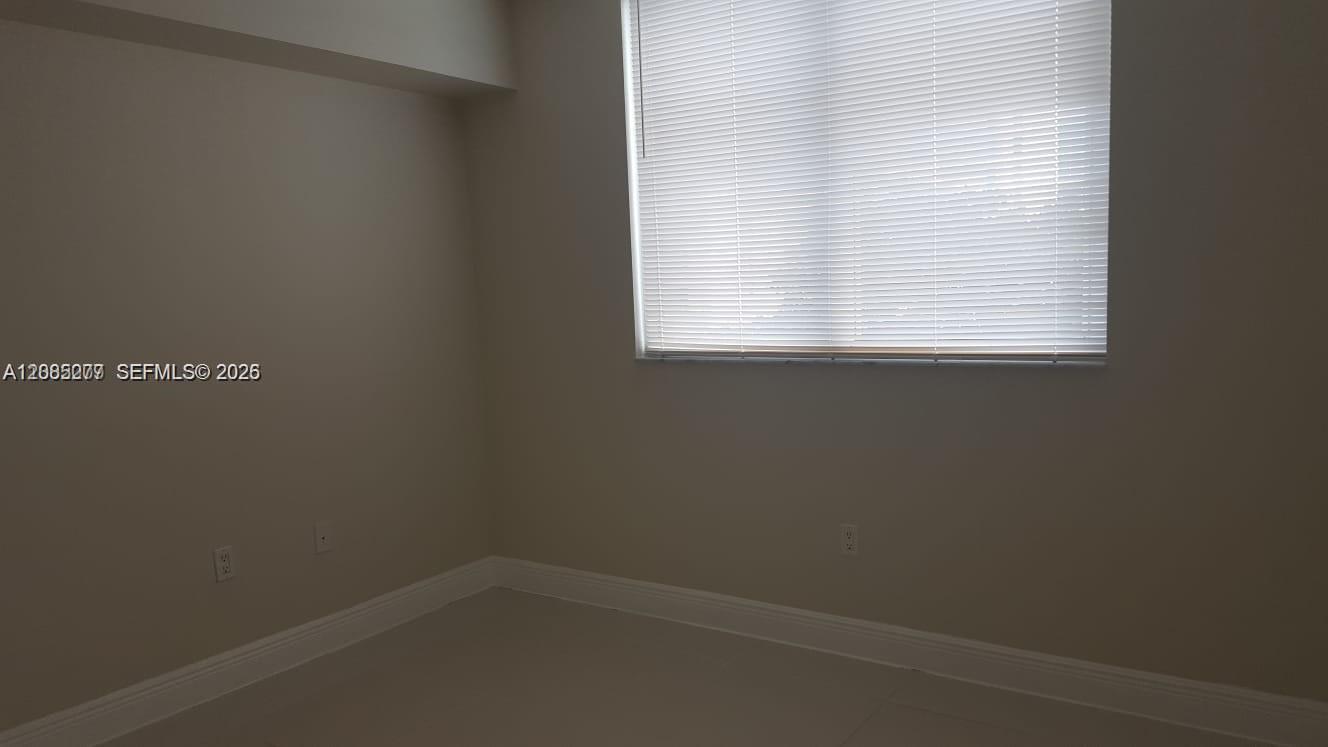 1861 S River Drive 804 Property Photo 8