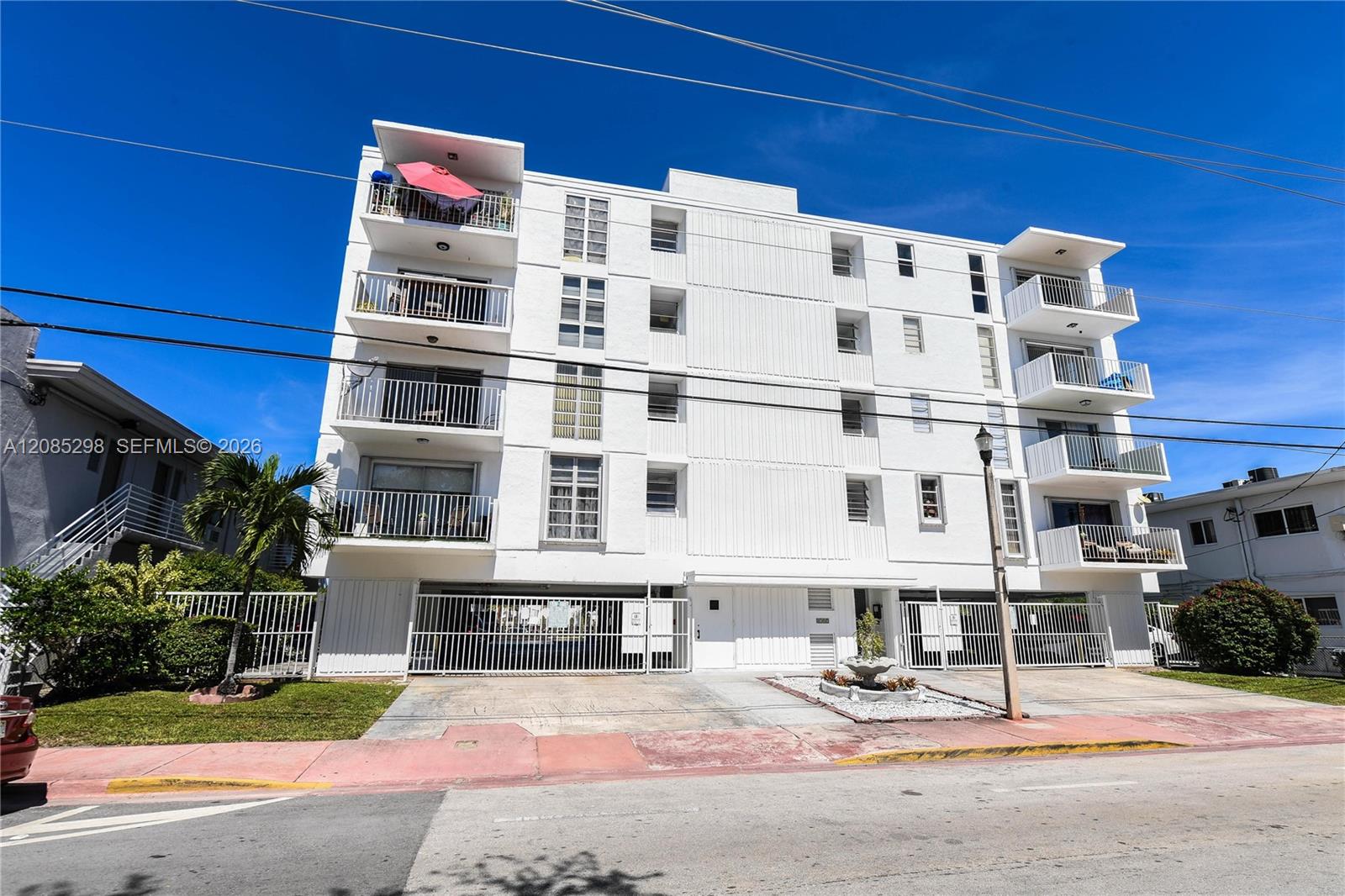 8305 Crespi Boulevard 4D Property Photo 1