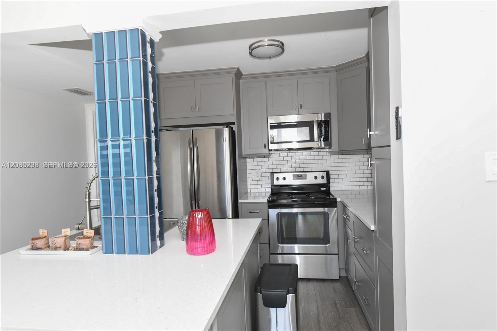 8305 Crespi Boulevard 4d Property Photo 7