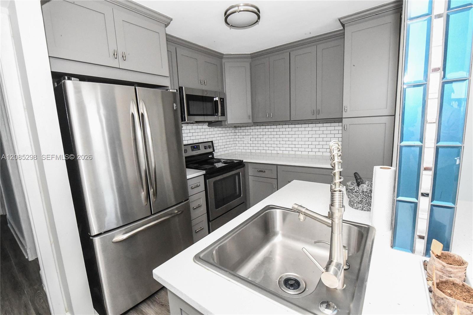 8305 Crespi Boulevard 4d Property Photo 8