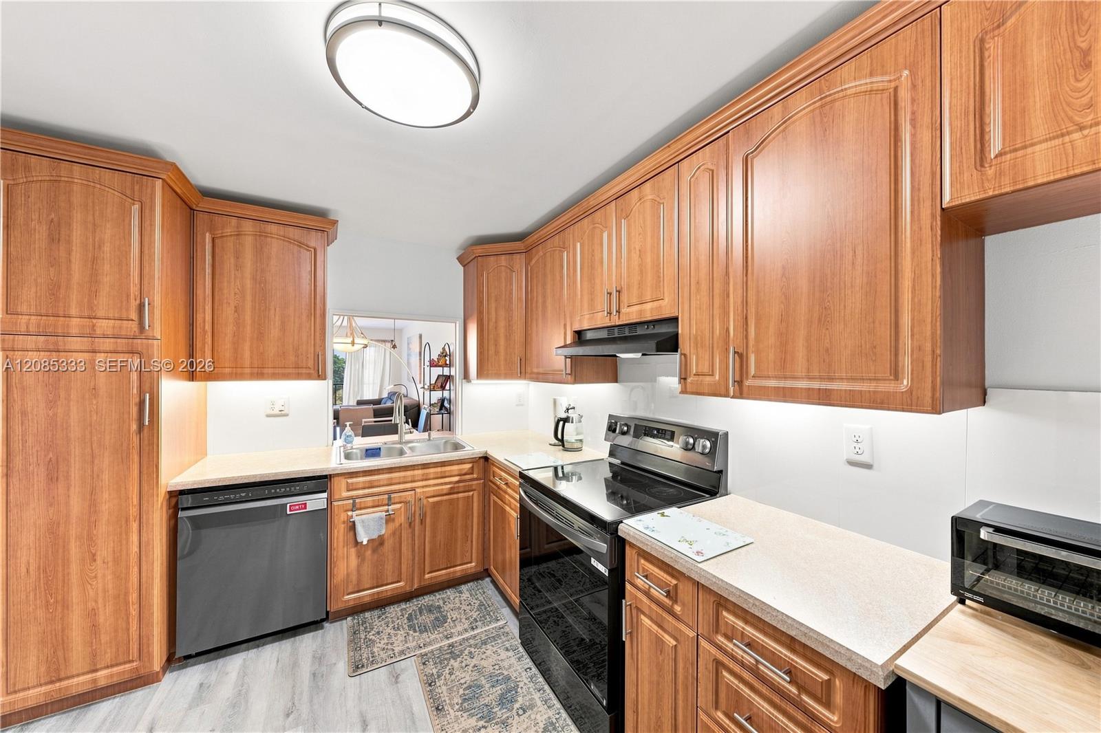 3930 Inverrary Boulevard 602-d Property Photo 6
