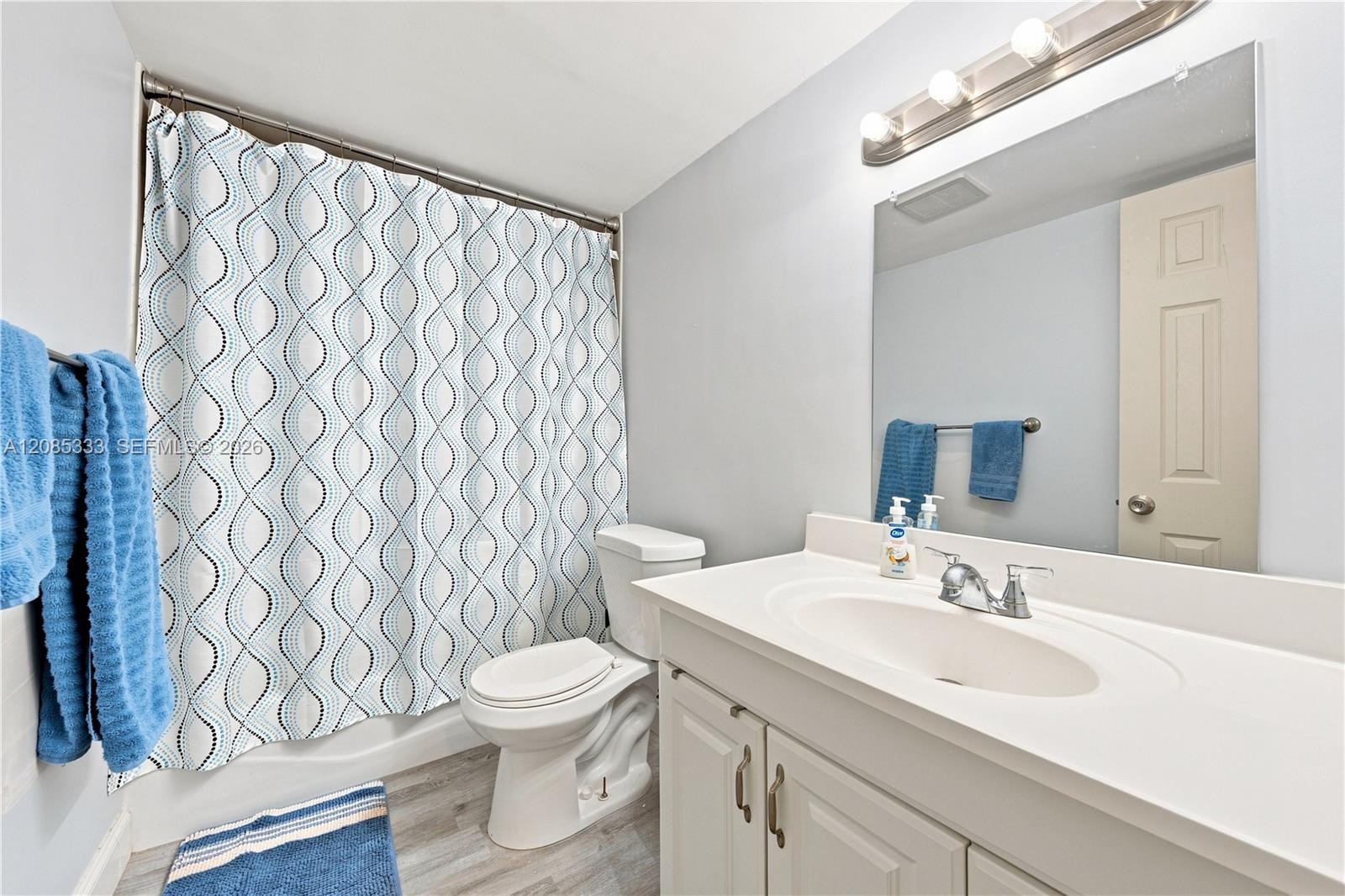 3930 Inverrary Boulevard 602-d Property Photo 11