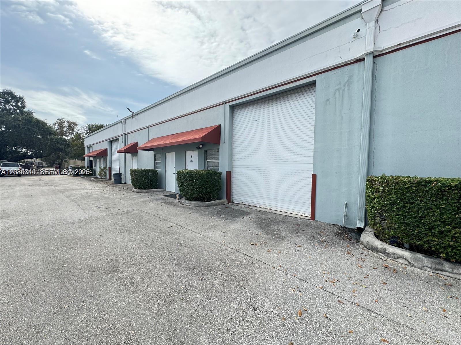 2870 Stirling Road Property Photo 8