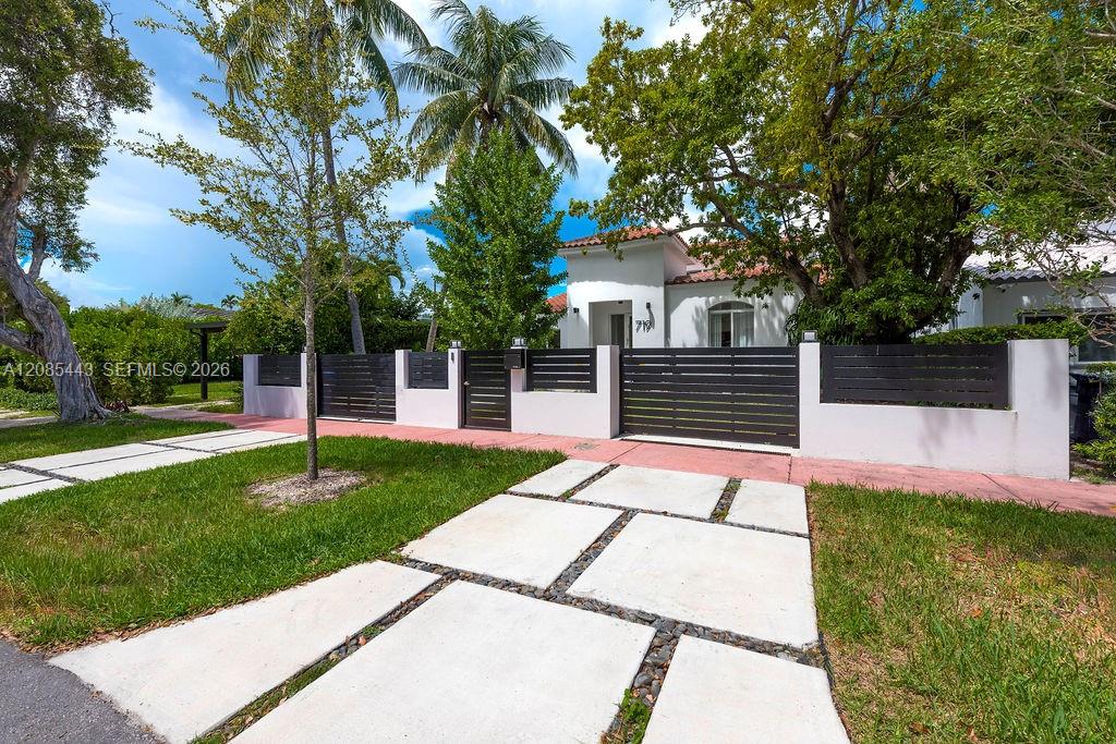 719 W 51st Street Property Photo 1