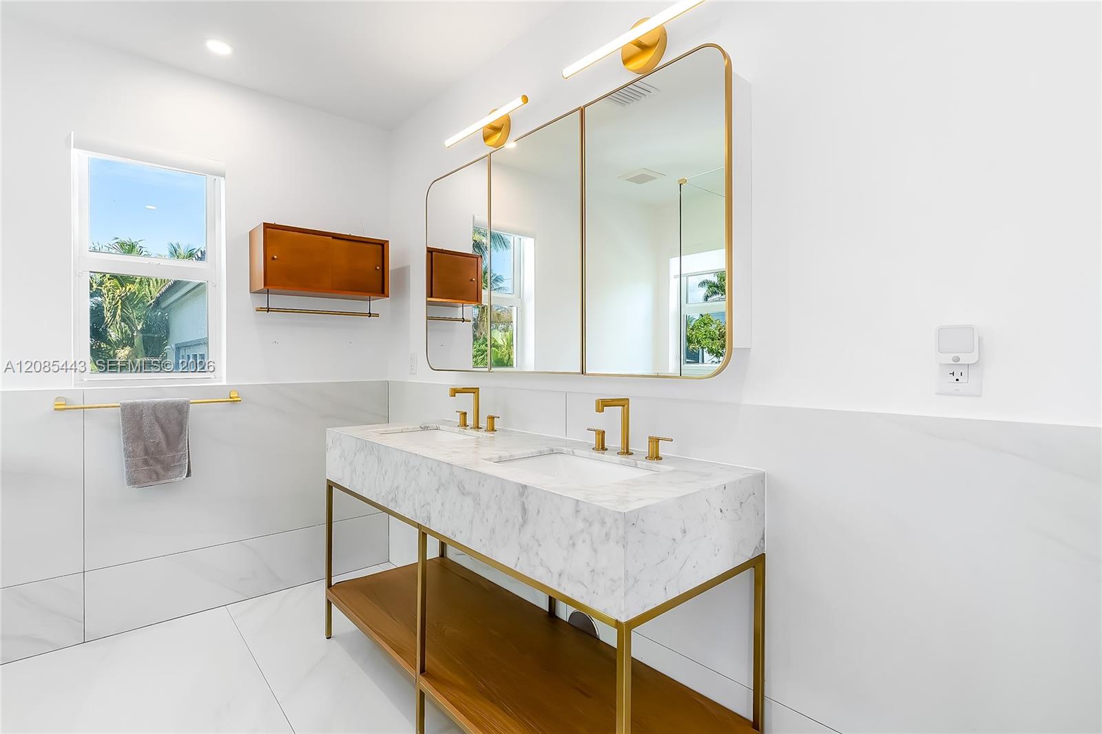 719 W 51st Street Property Photo 14