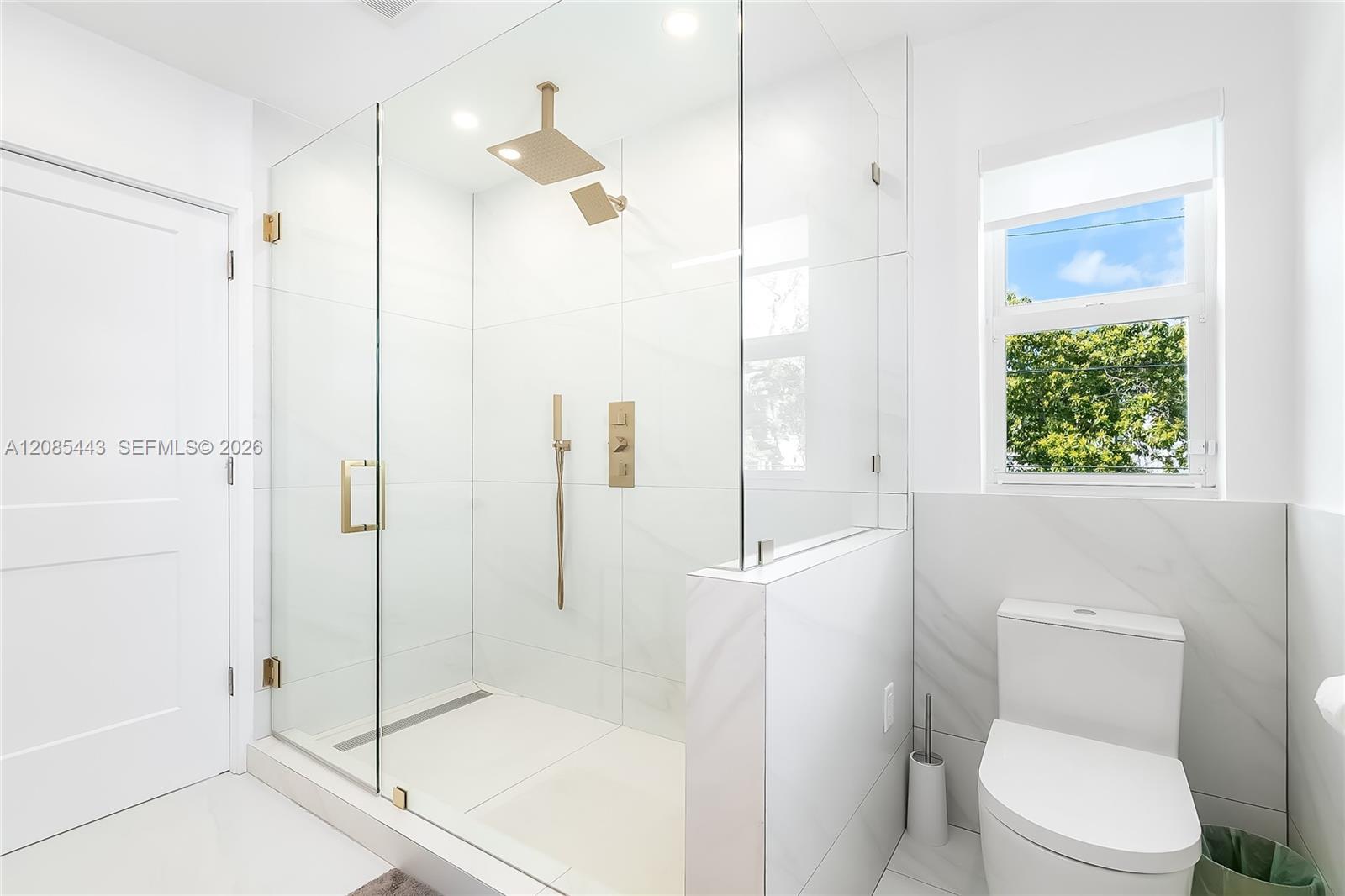 719 W 51st Street Property Photo 15
