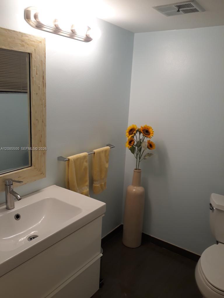 8100 Byron Avenue 504 Property Photo 16