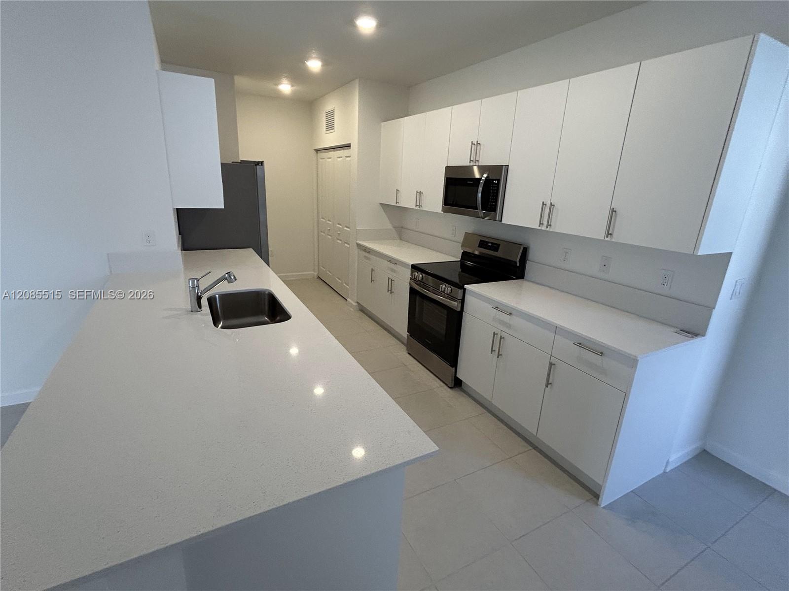 3000 Park Place Property Photo 2