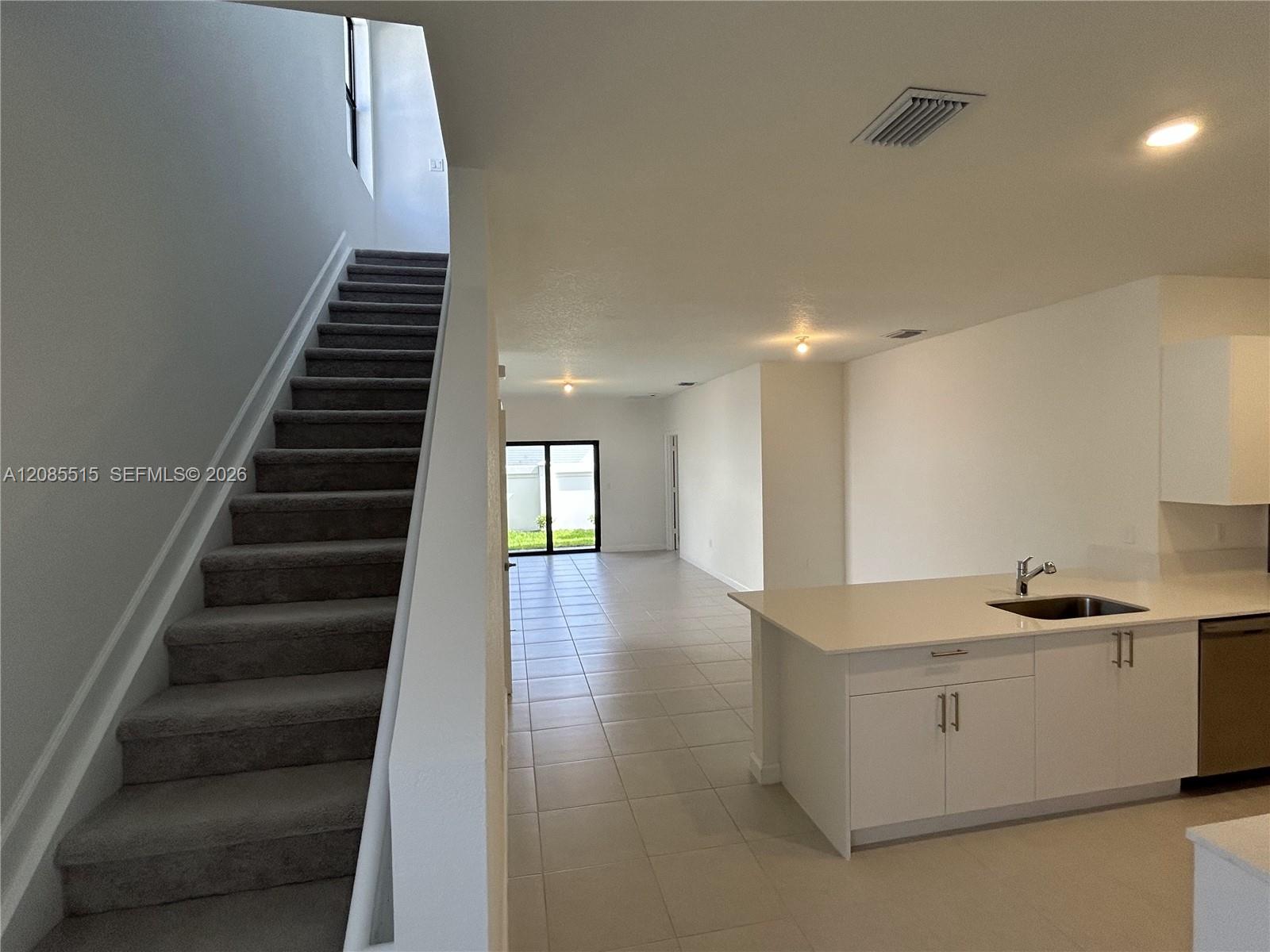 3000 Park Place Property Photo 3