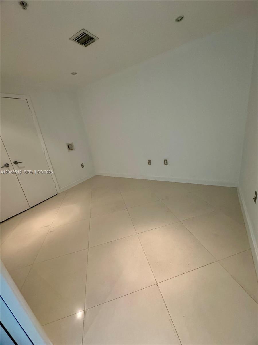 1900 N Bayshore Drive 2306 Property Photo 5