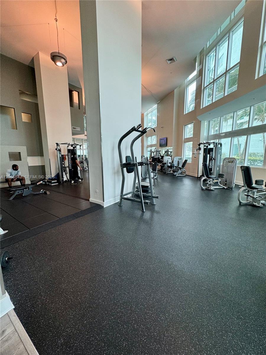 1900 N Bayshore Drive 2306 Property Photo 27
