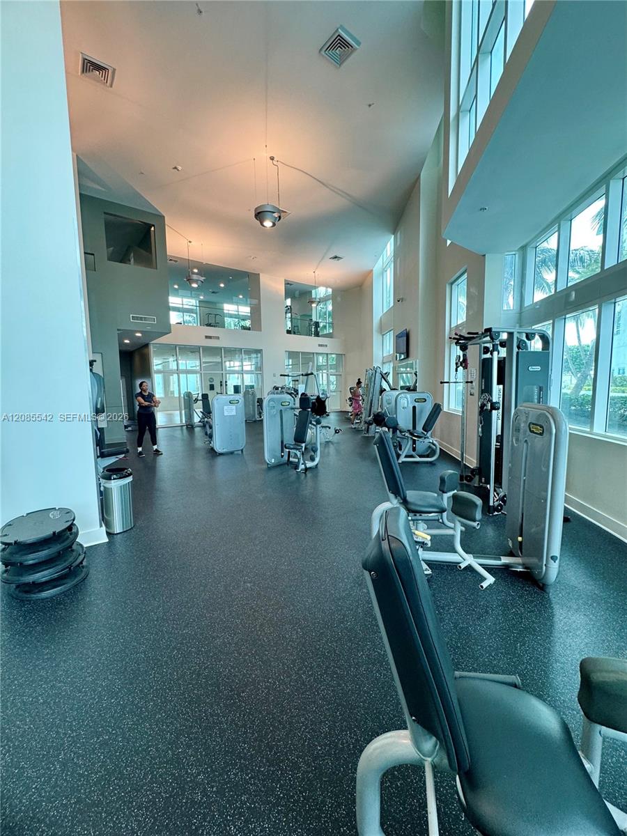 1900 N Bayshore Drive 2306 Property Photo 29