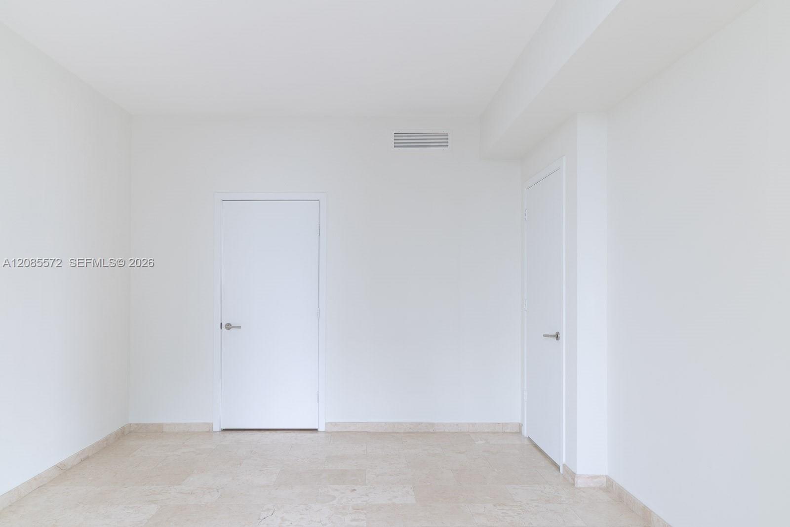 68 Se 6th Street 2404 Property Photo 4