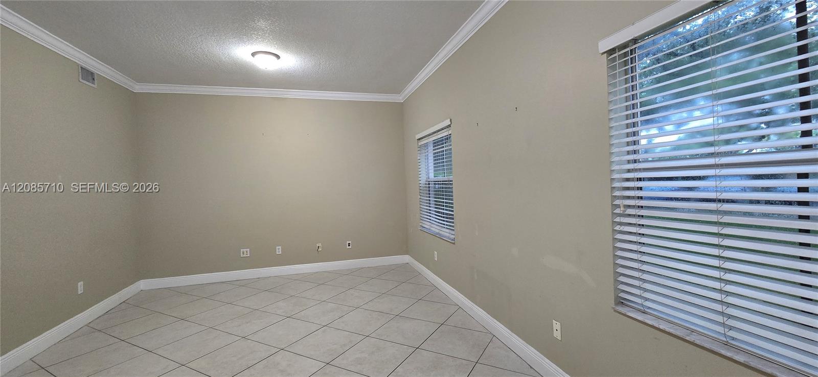 2283 Mariner Court 2607 Property Photo 3