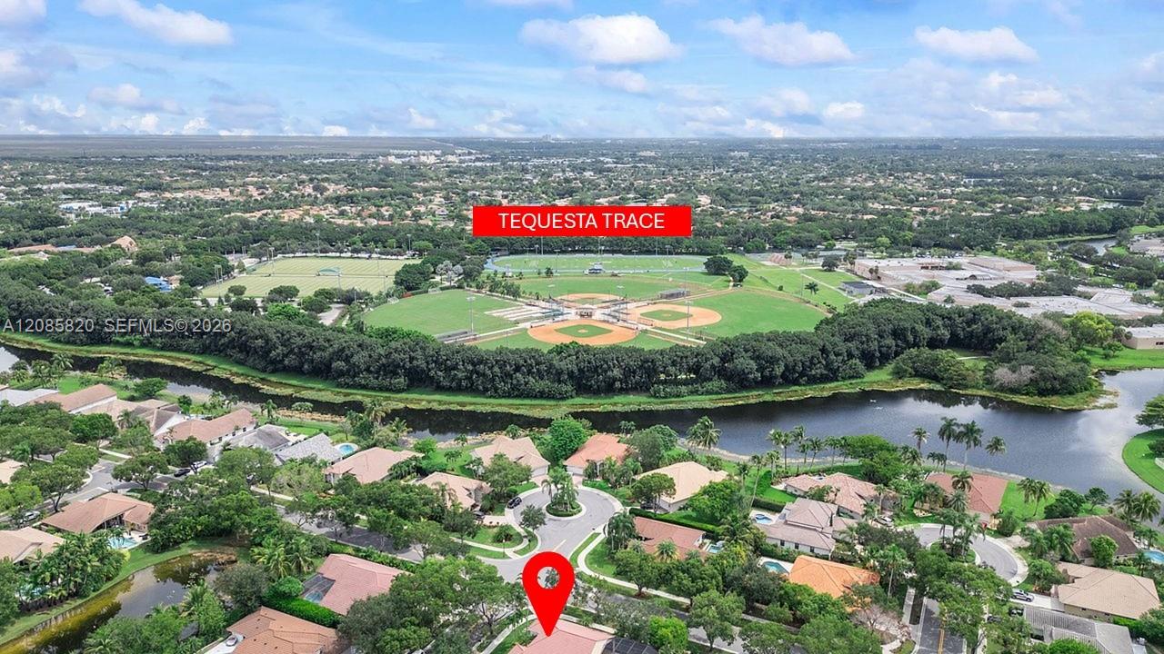 900 Spoonbill Circle Property Photo 3