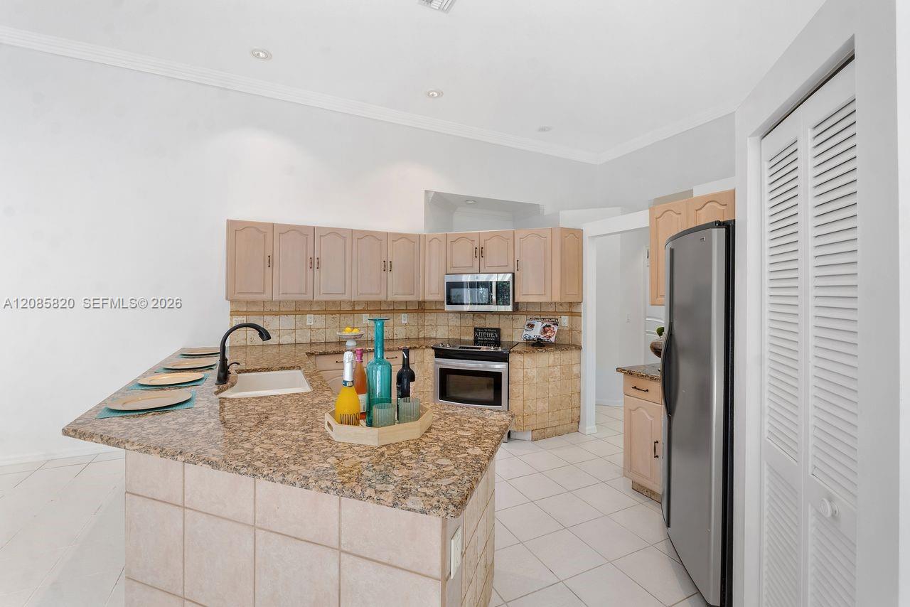 900 Spoonbill Circle Property Photo 14