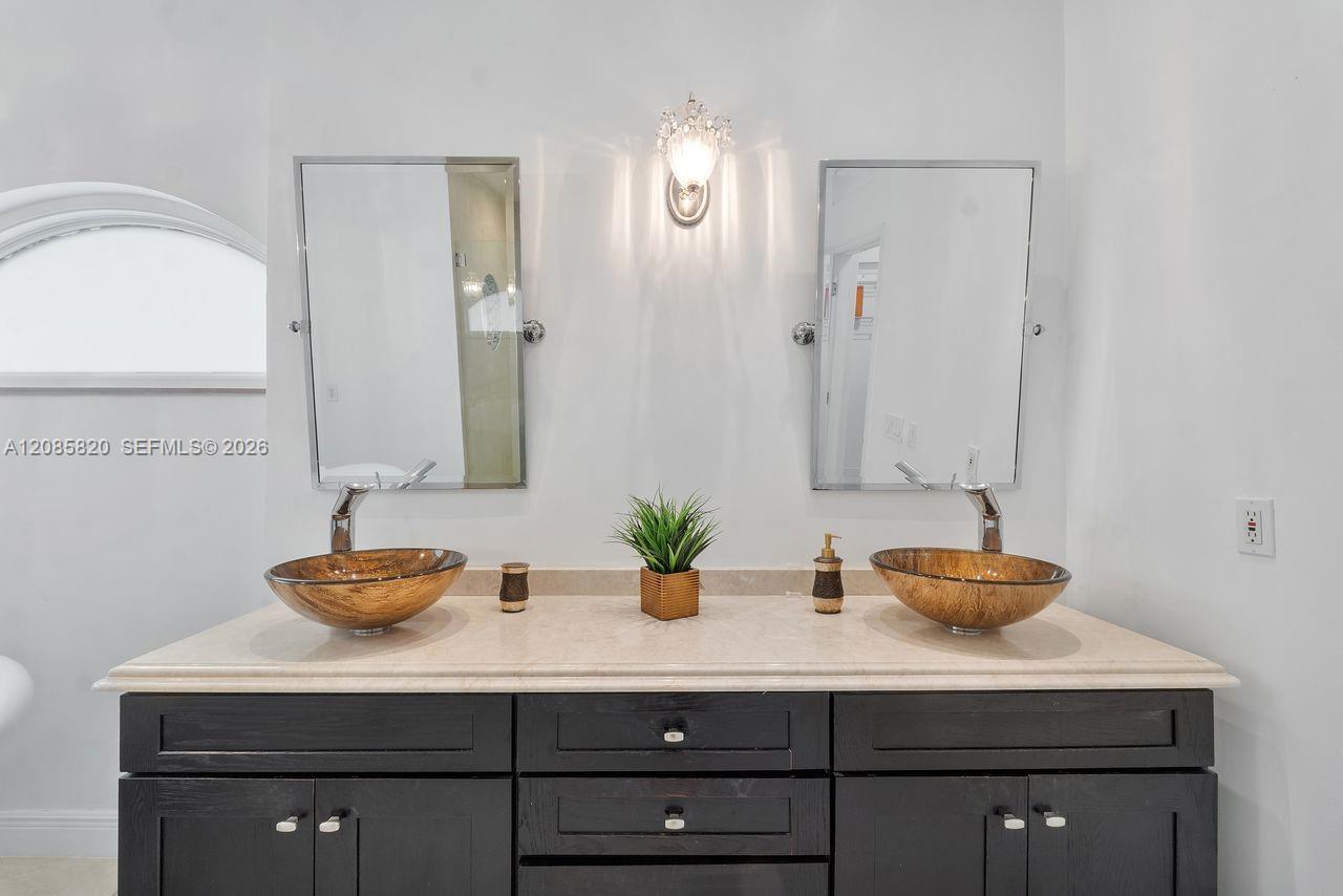 900 Spoonbill Circle Property Photo 17