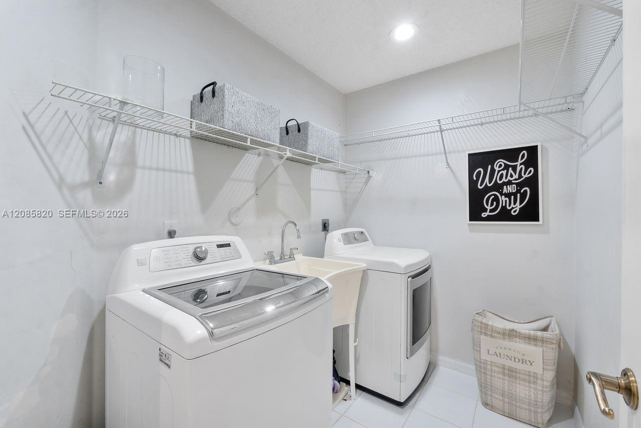 900 Spoonbill Circle Property Photo 27