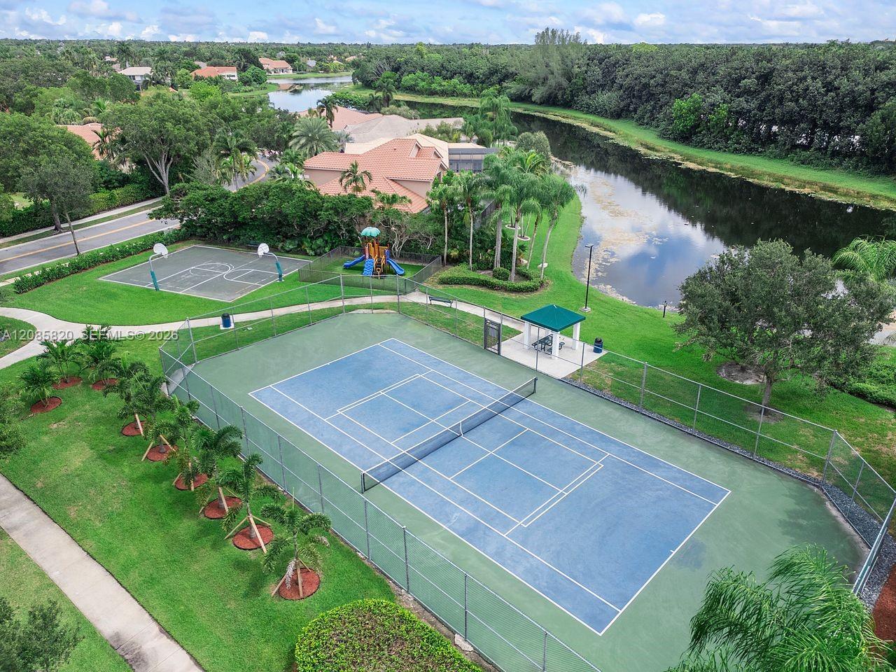 900 Spoonbill Circle Property Photo 29