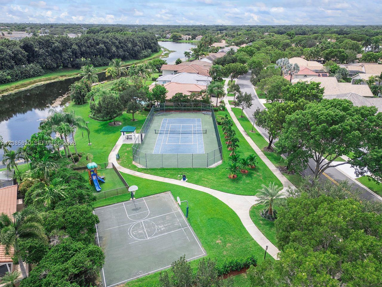 900 Spoonbill Circle Property Photo 30
