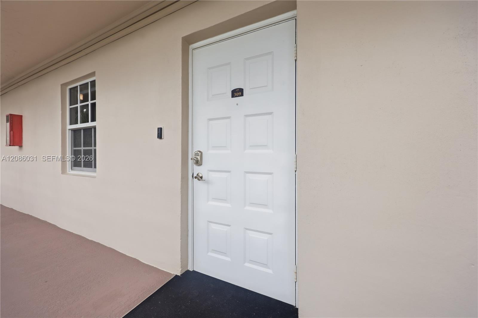 555 Oaks Lane 309 Property Photo 2