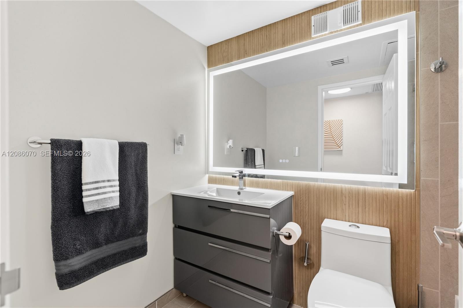 2501 S Ocean Drive 927 (available April 15) Property Photo 8