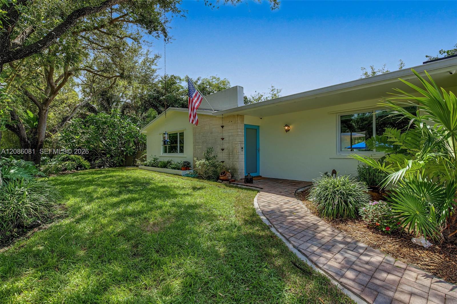 18740 Sw 86th Avenue Property Photo 1