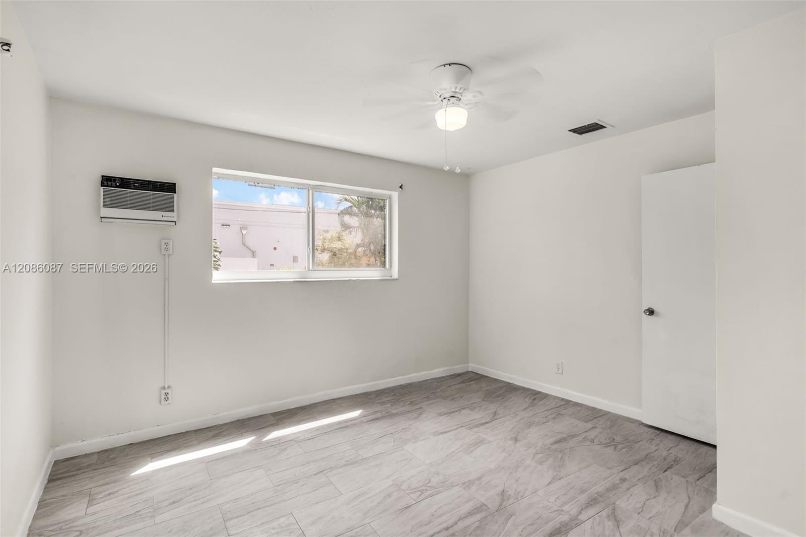 1851 N 69th Avenue Property Photo 23