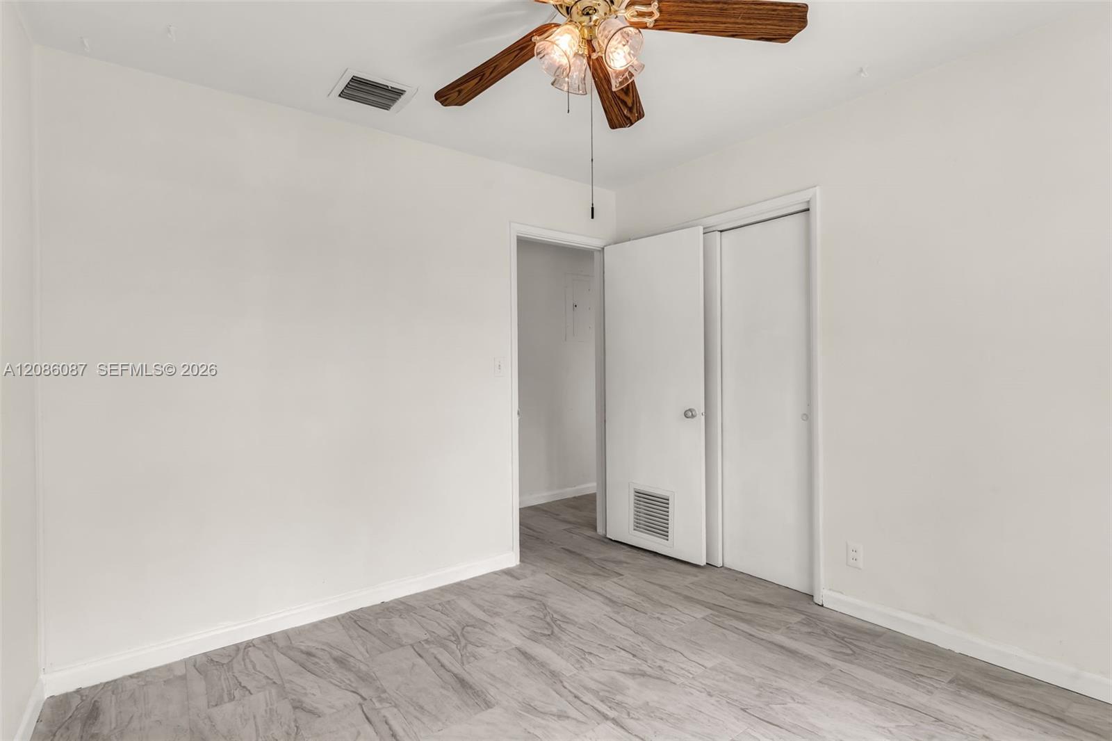 1851 N 69th Avenue Property Photo 25
