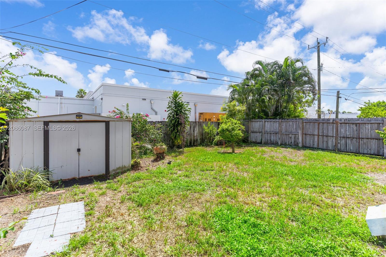 1851 N 69th Avenue Property Photo 45