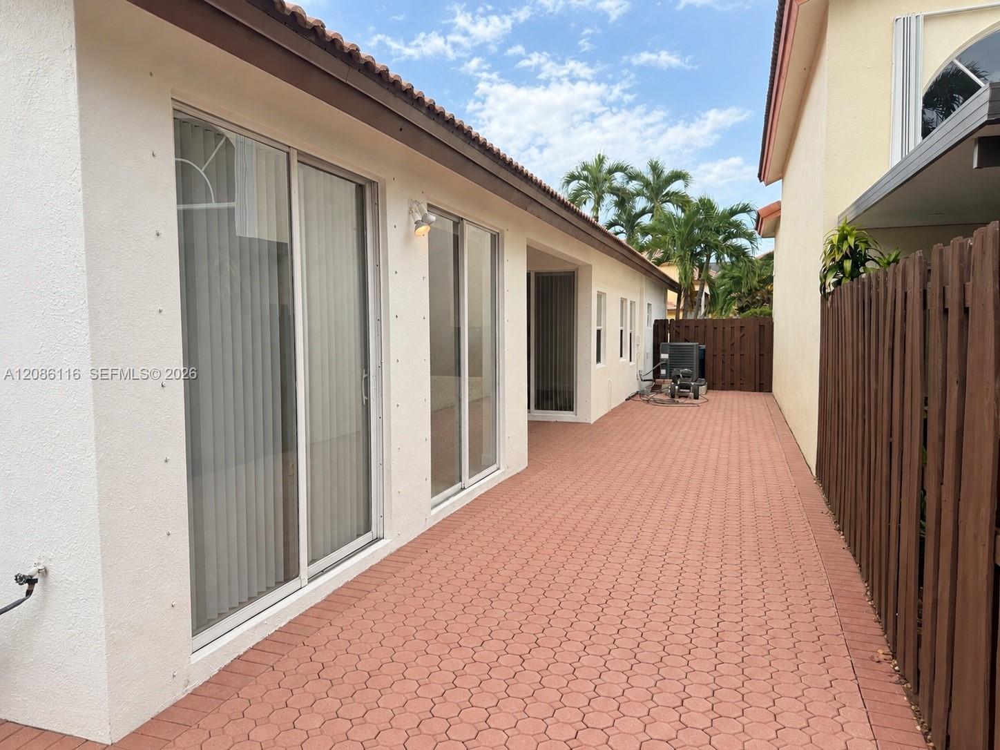 11270 Nw 53rd Lane Property Photo 4