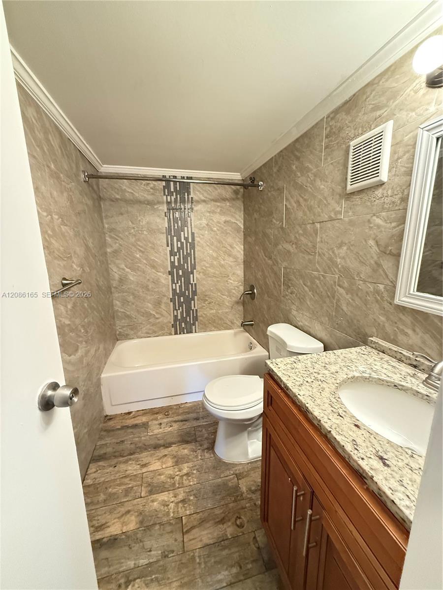 1798 Nw 55th Avenue 203 Property Photo 3