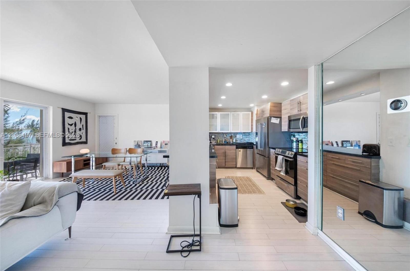 11111 Biscayne 2d Property Photo 3