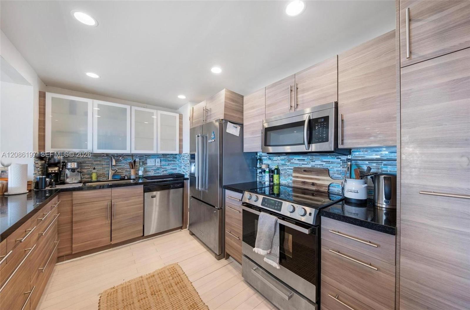 11111 Biscayne 2d Property Photo 11