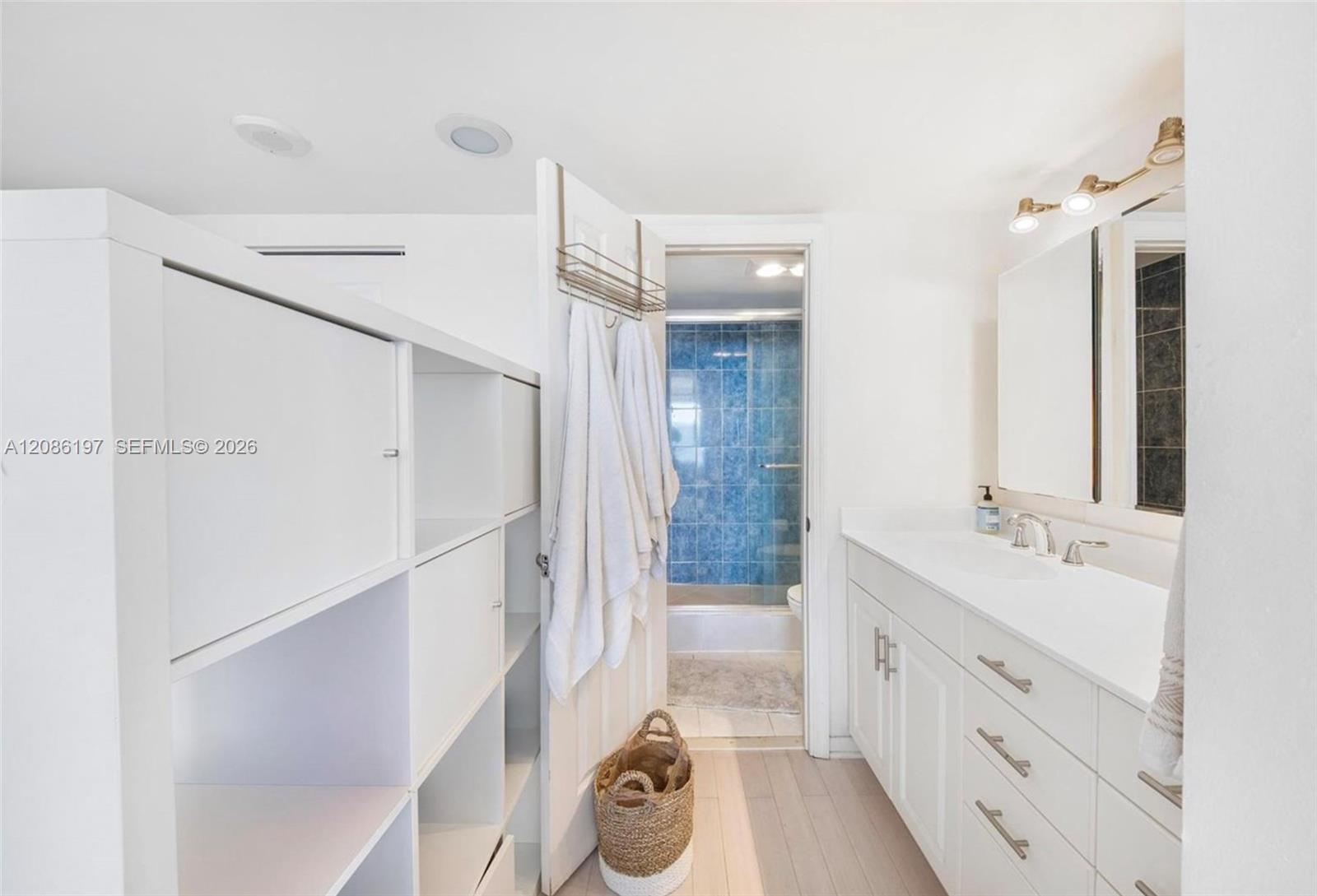 11111 Biscayne 2d Property Photo 16