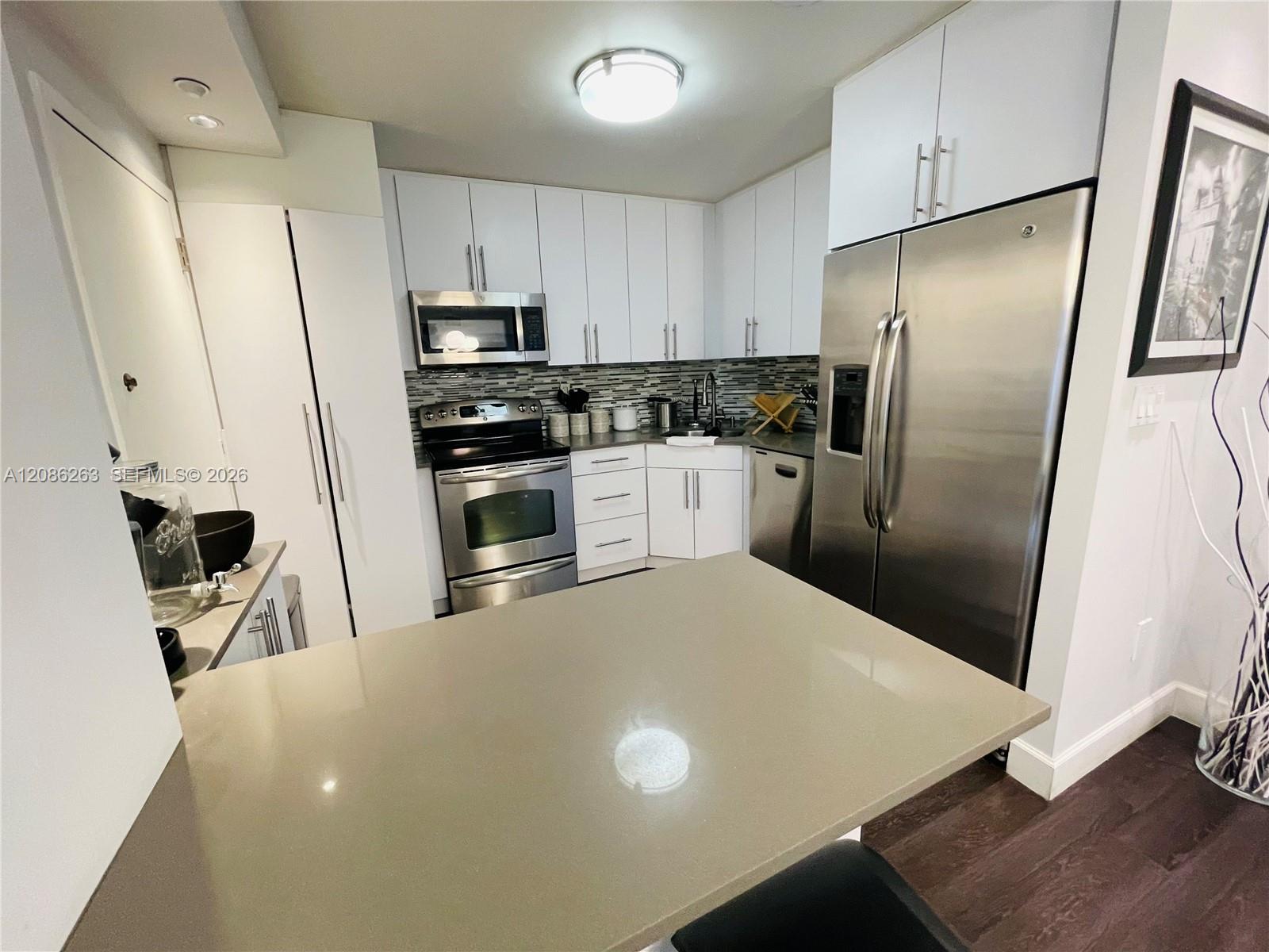 2333 Brickell Avenue 409 Property Photo 6