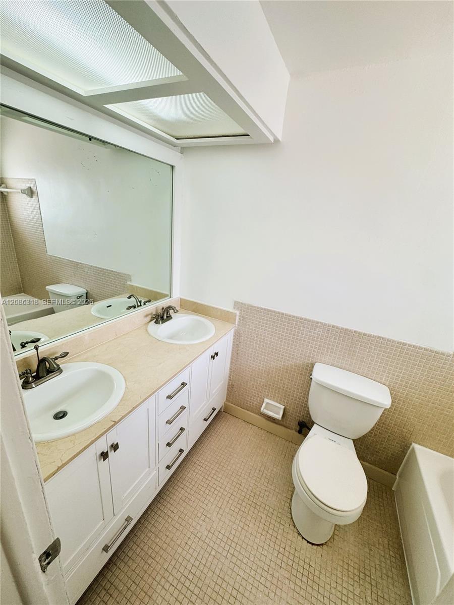 7340 Sw 82nd Street C204 Property Photo 14