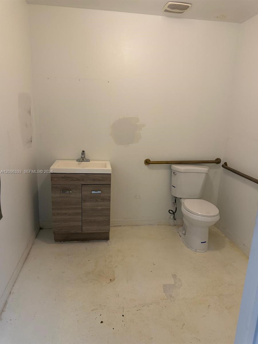 3401 N State Road 7 B-13 Property Photo 5