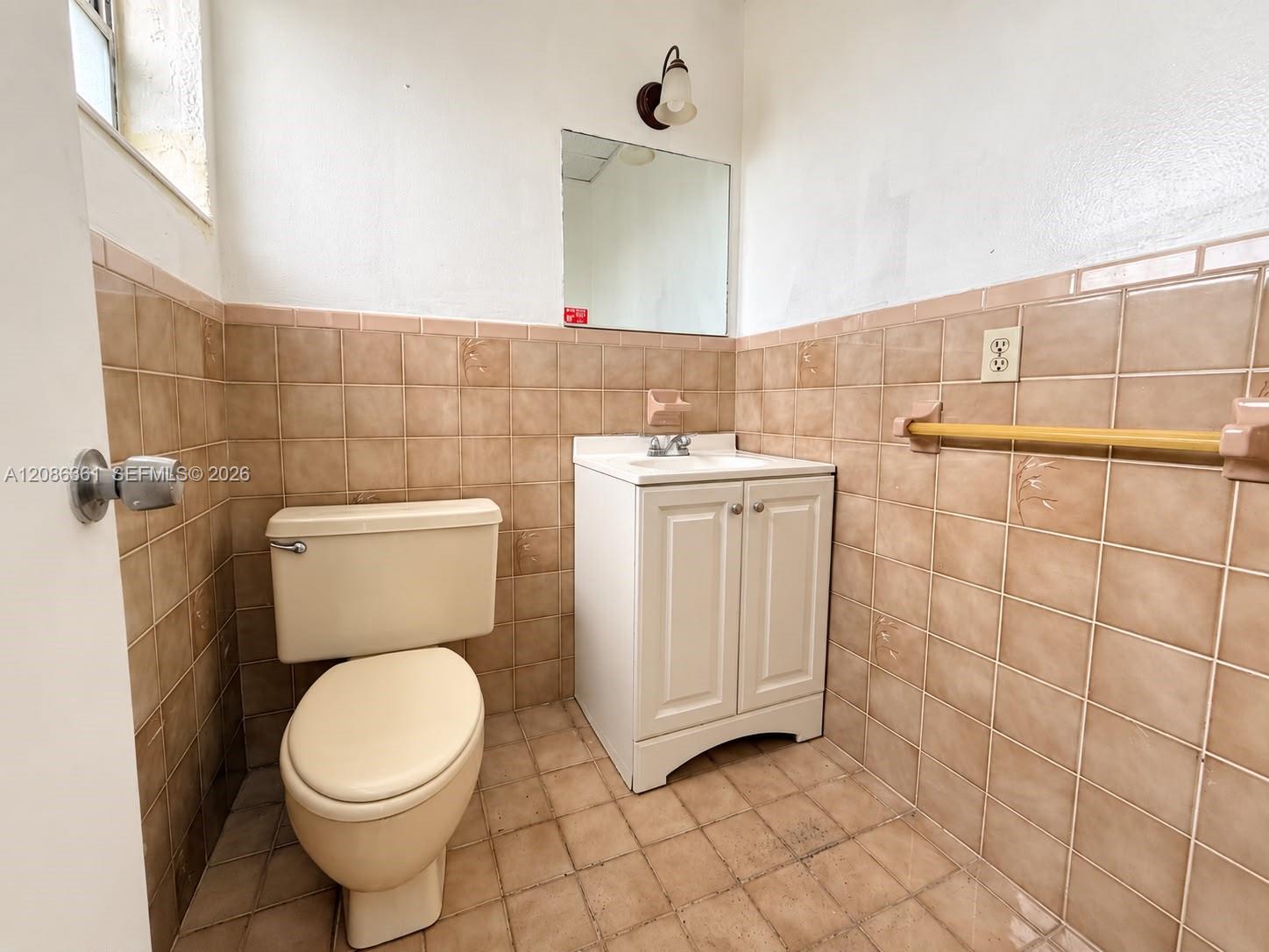 493 Nw 27th Avenue Property Photo 4