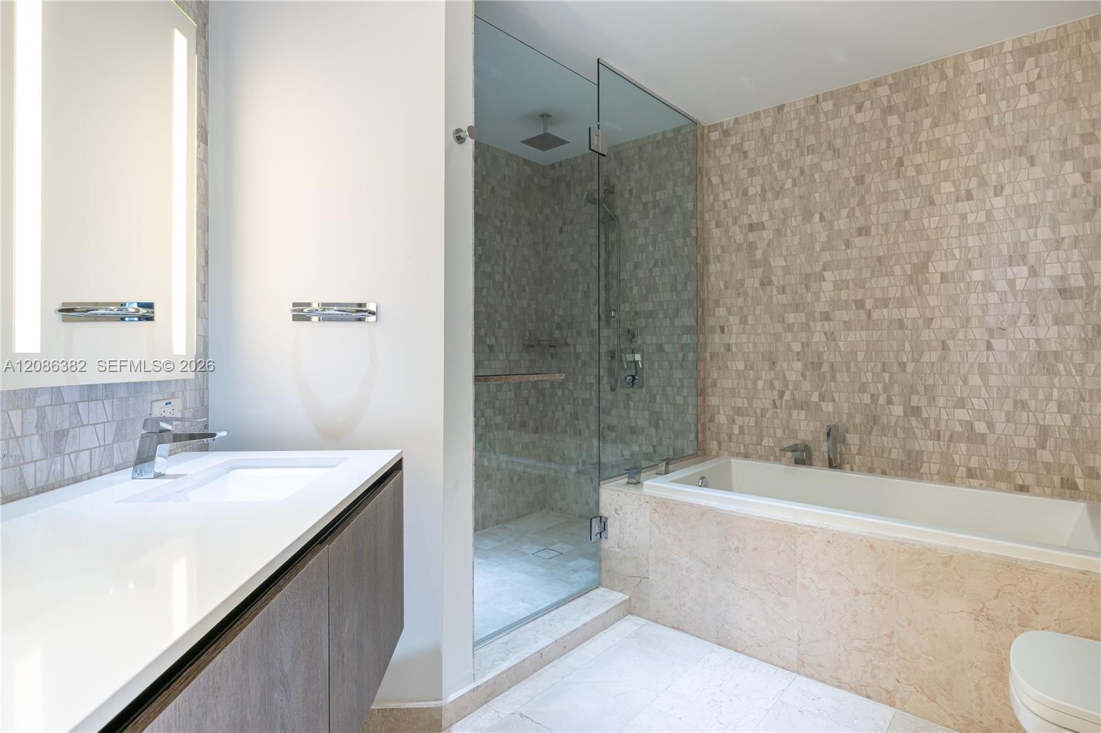 88 Sw 7th Street 2401 Property Photo 7