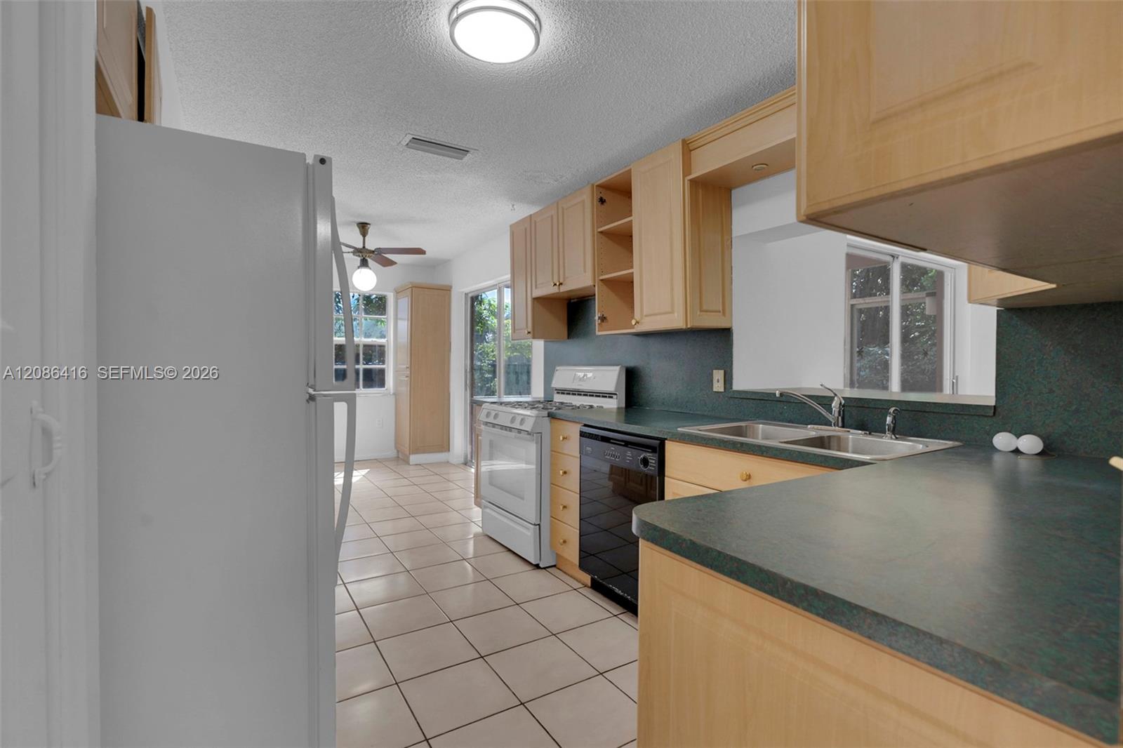 10780 Nw 29th Court Property Photo 4