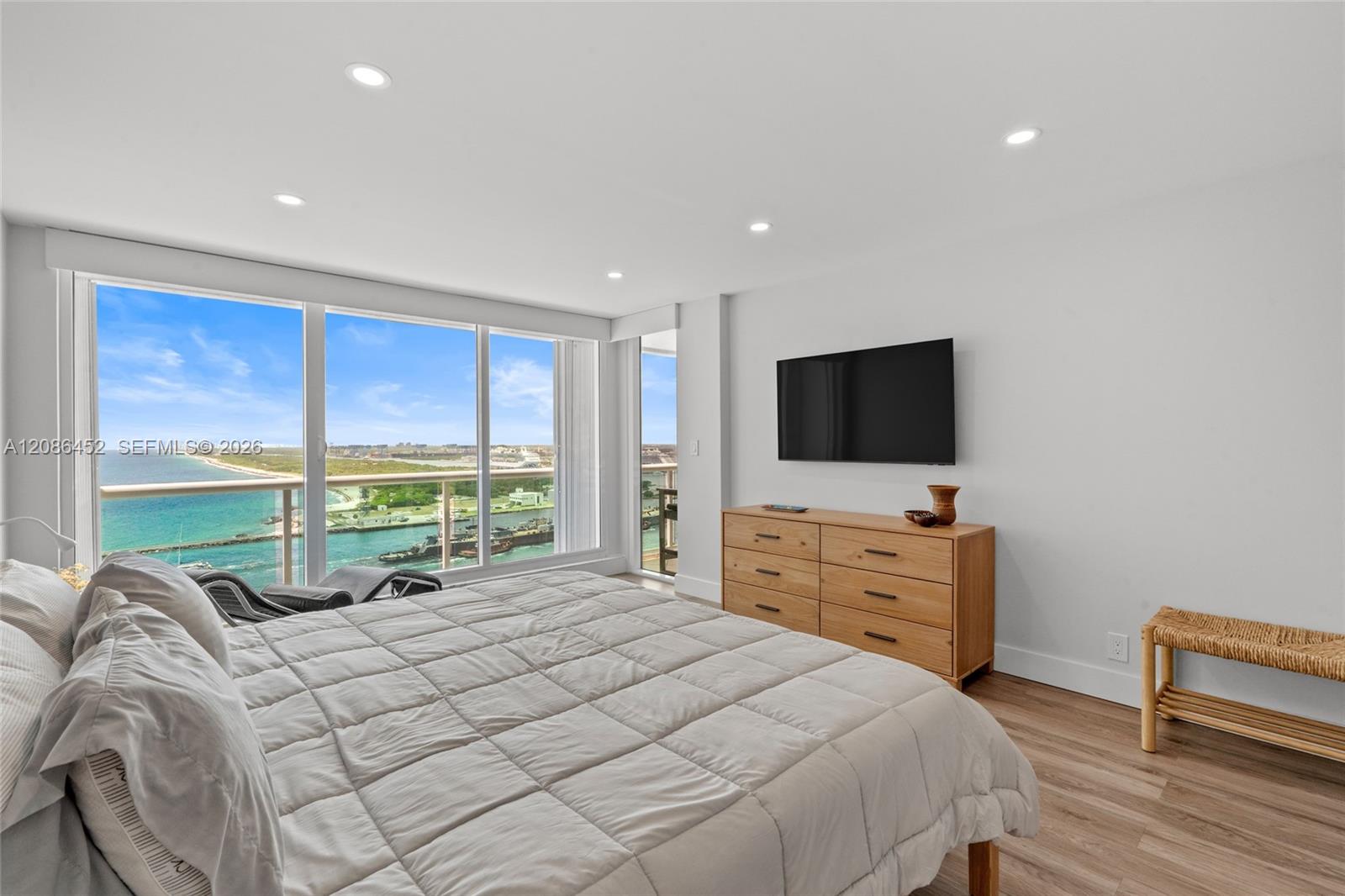 2100 S Ocean Lane 2010 Property Photo 14