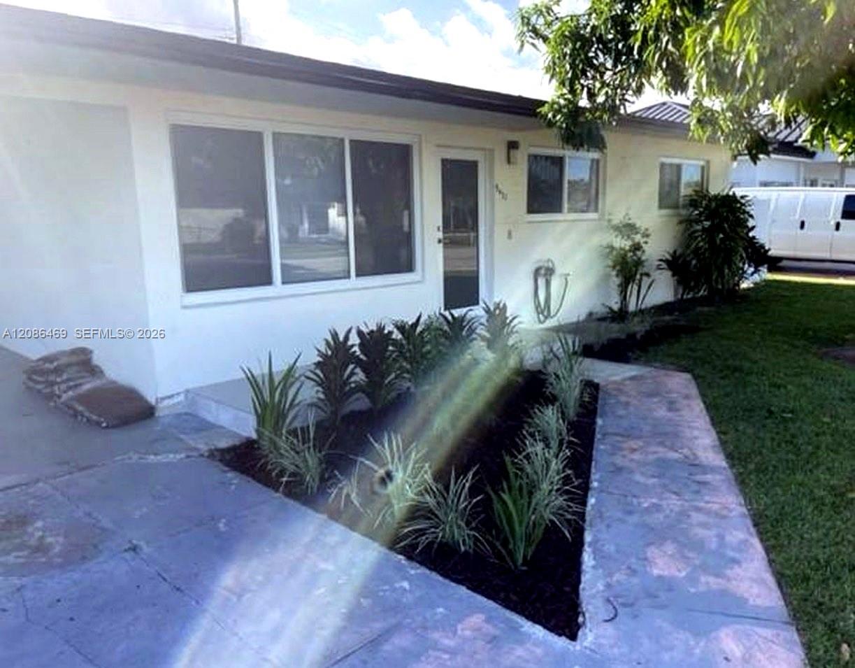 5431 W 8th Court Property Photo 1