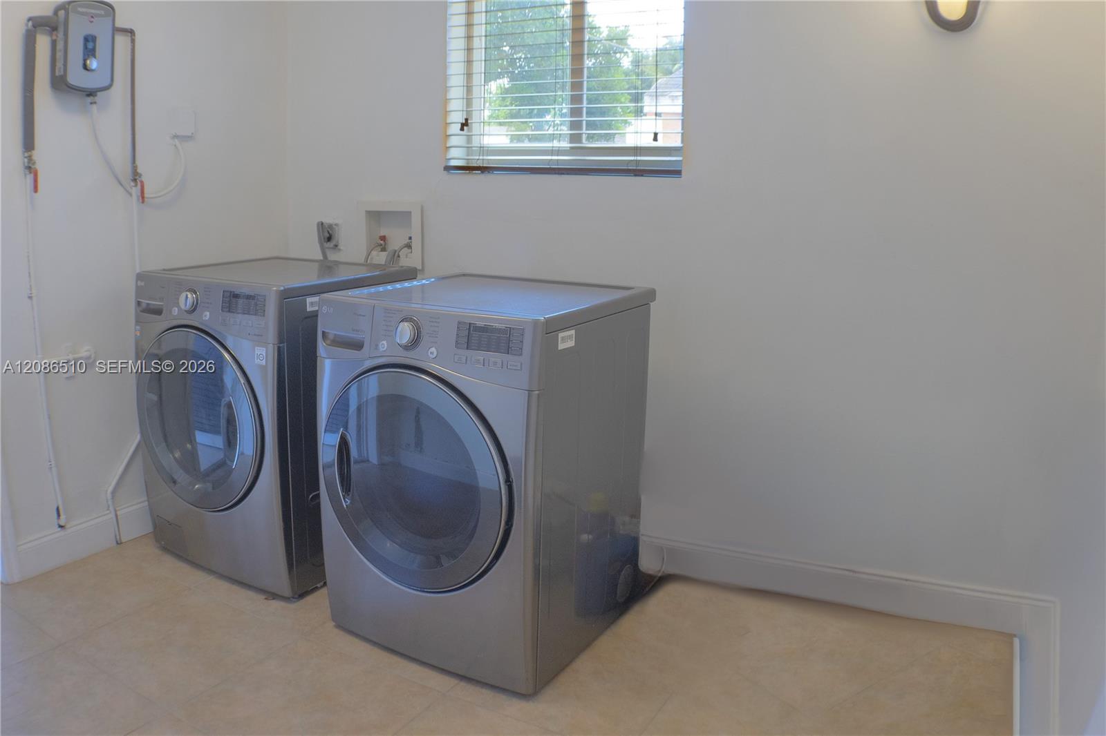 A12086510 Property Photo 16