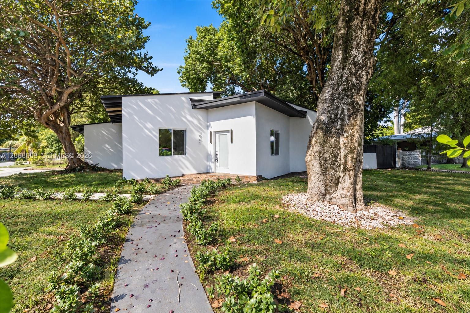 1001 Ne 82nd Street Property Photo 1