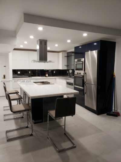 2301 Collins 516 Property Photo 11