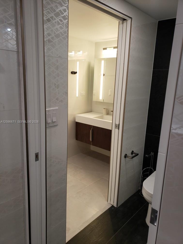 2301 Collins 516 Property Photo 14