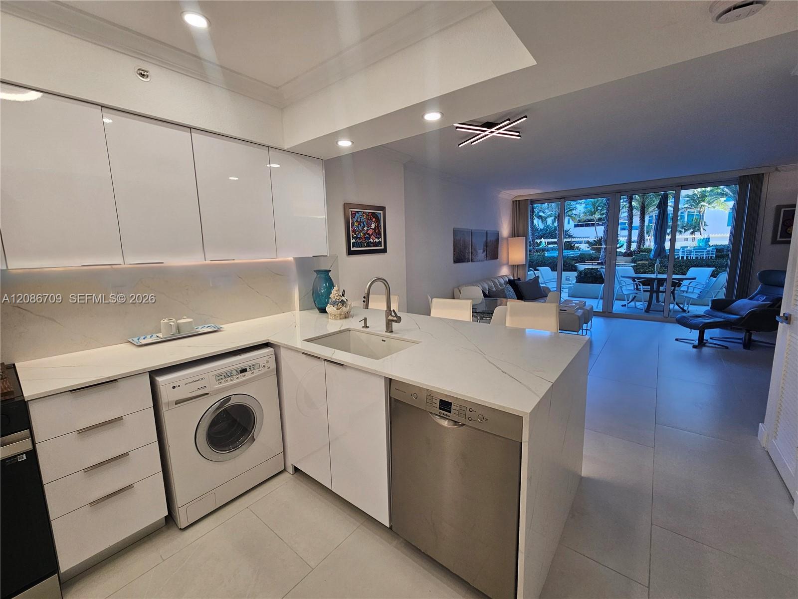 2501 S Ocean Drive L17 Property Photo 1