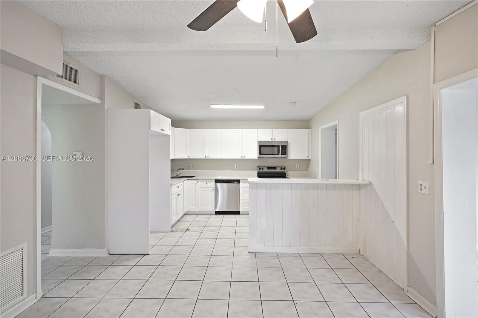 5618 Cinnamon Drive Property Photo 6