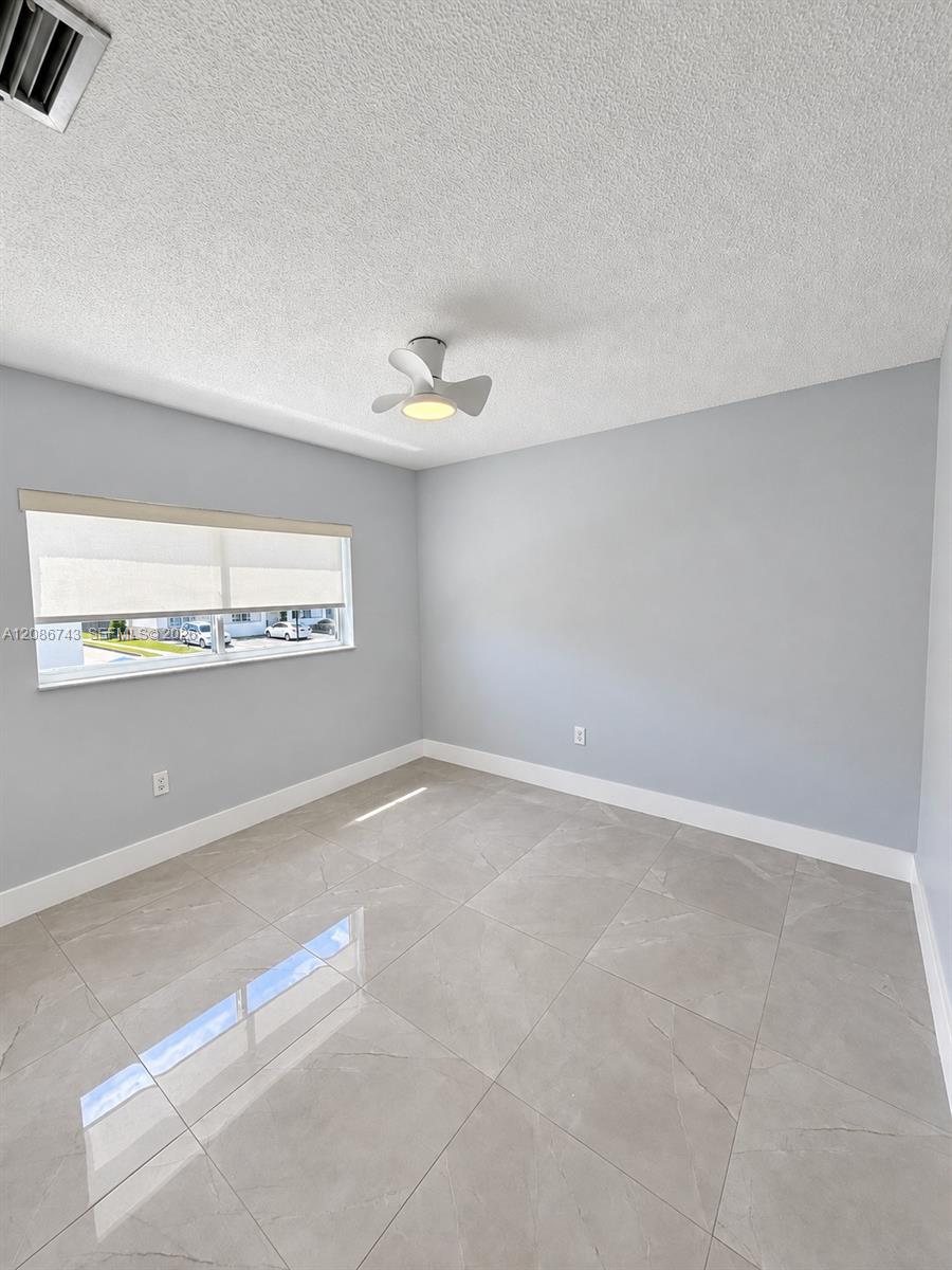 7727 W 29th Lane 202-39 Property Photo 14